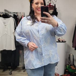 Chemise à rayures et broderie anglaise motif cachemire