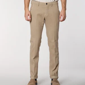 Torino pantalon chino homme en coton cachemire slim fit ①
