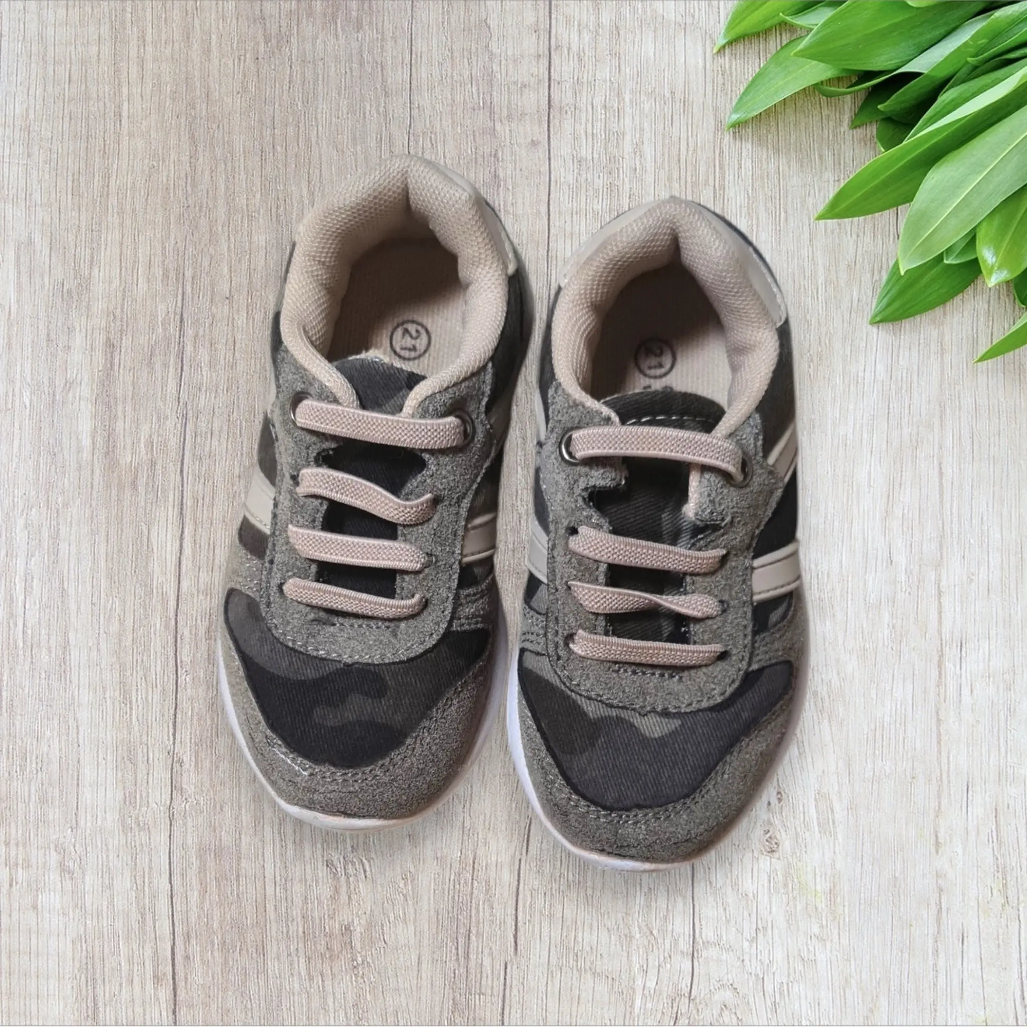 Chaussures garçon camouflage kaki–Orchestra–Pointure 21–Très bon état–Lacets élastiques – Image 2