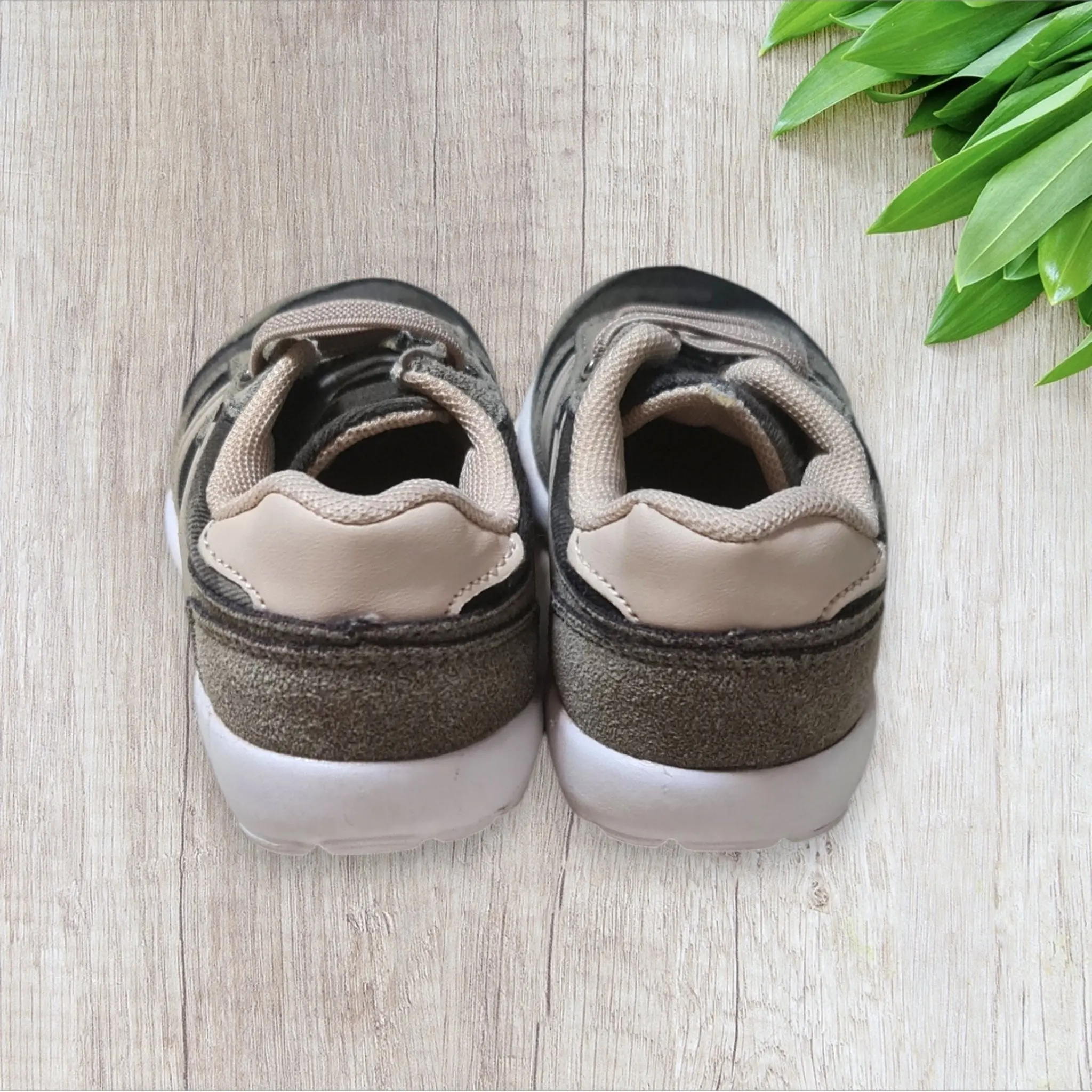 Chaussures garçon camouflage kaki–Orchestra–Pointure 21–Très bon état–Lacets élastiques – Image 3