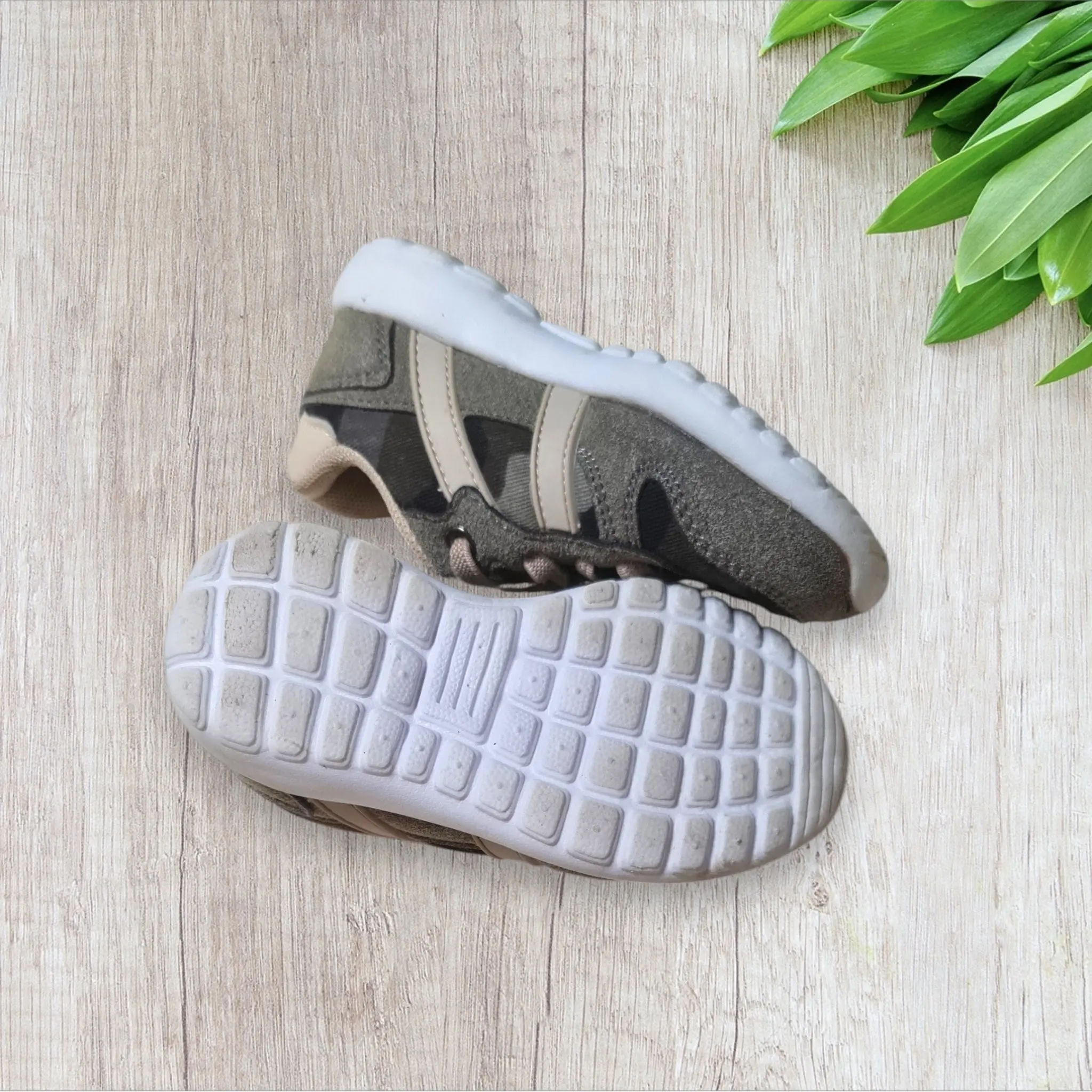 Chaussures garçon camouflage kaki–Orchestra–Pointure 21–Très bon état–Lacets élastiques – Image 4