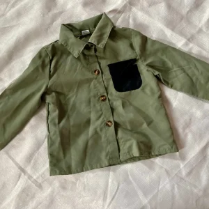Chemise Manche Longue Kaki avec Poche Noire - Shein - Taille 4 Ans
