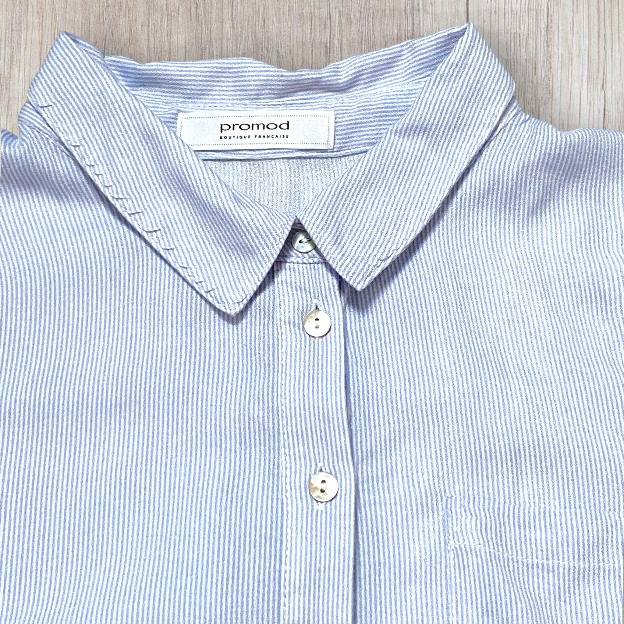Chemise femme Promod S bleu ciel à fines rayures – Boutons nacre manches 3/4 – Image 3