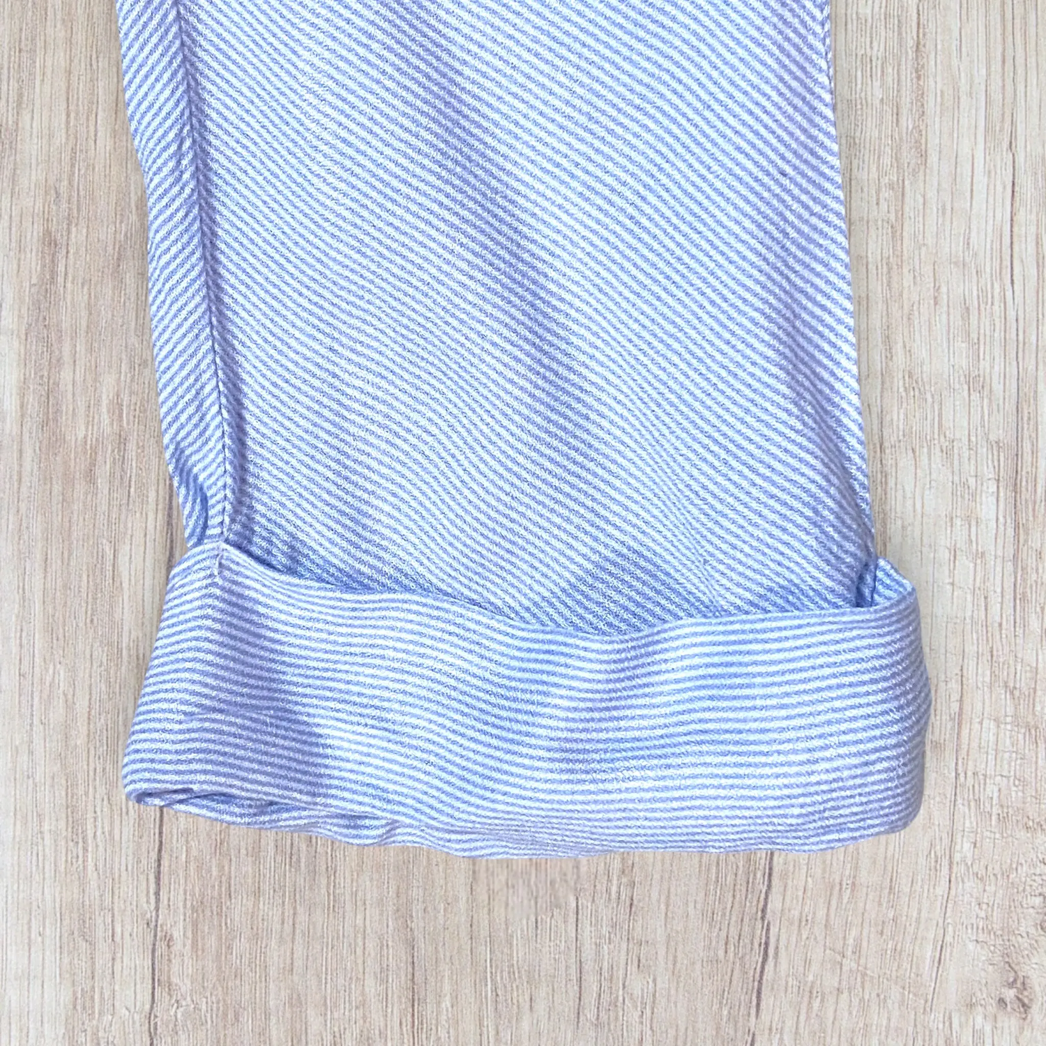 Chemise femme Promod S bleu ciel à fines rayures – Boutons nacre manches 3/4 – Image 4