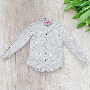 Chemise homme Zara S blanche motif fleuri bleu marine – manches longues