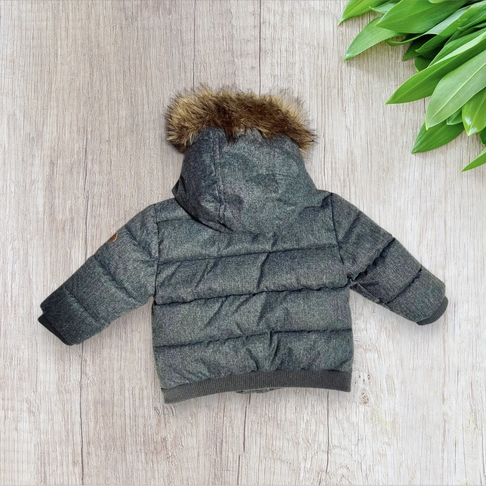 Doudoune Grise Creeks pour Bébé Garçon, Taille 12 Mois - Parfaite pour l'Hiver ! – Image 2