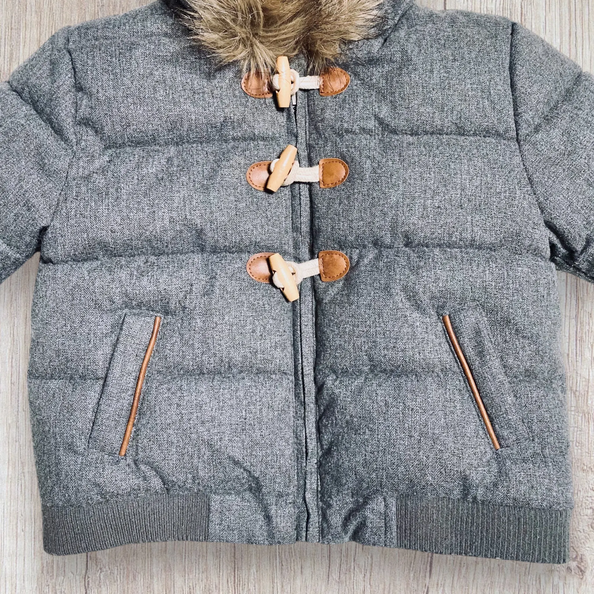 Doudoune Grise Creeks pour Bébé Garçon, Taille 12 Mois - Parfaite pour l'Hiver ! – Image 3