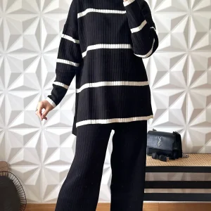 Ensemble côtelé avec pull à col montant rayés et pantalon - Noir et blanc