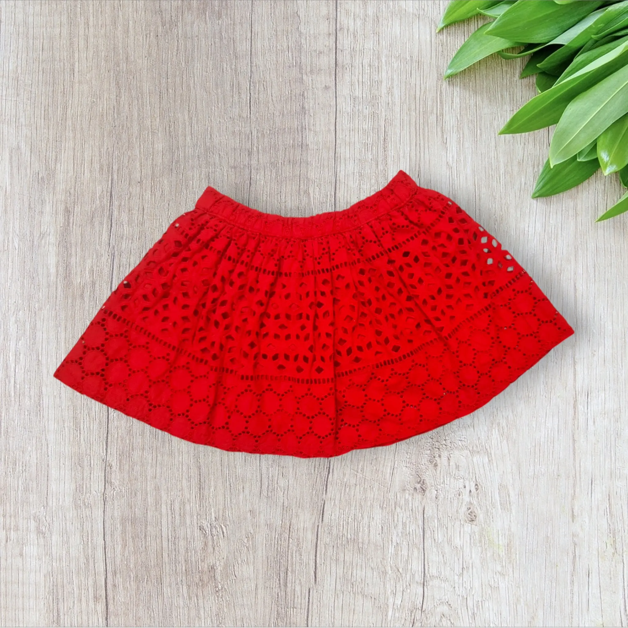 Jupe fille courte en dentelle – 2-4 ans – H&M – Rouge uni – Très bon état – Image 2