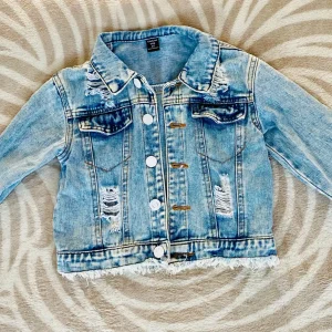 Veste en Jean Déchiré Effiloché Garçon 4 Ans avec Boutons Blancs - Shein