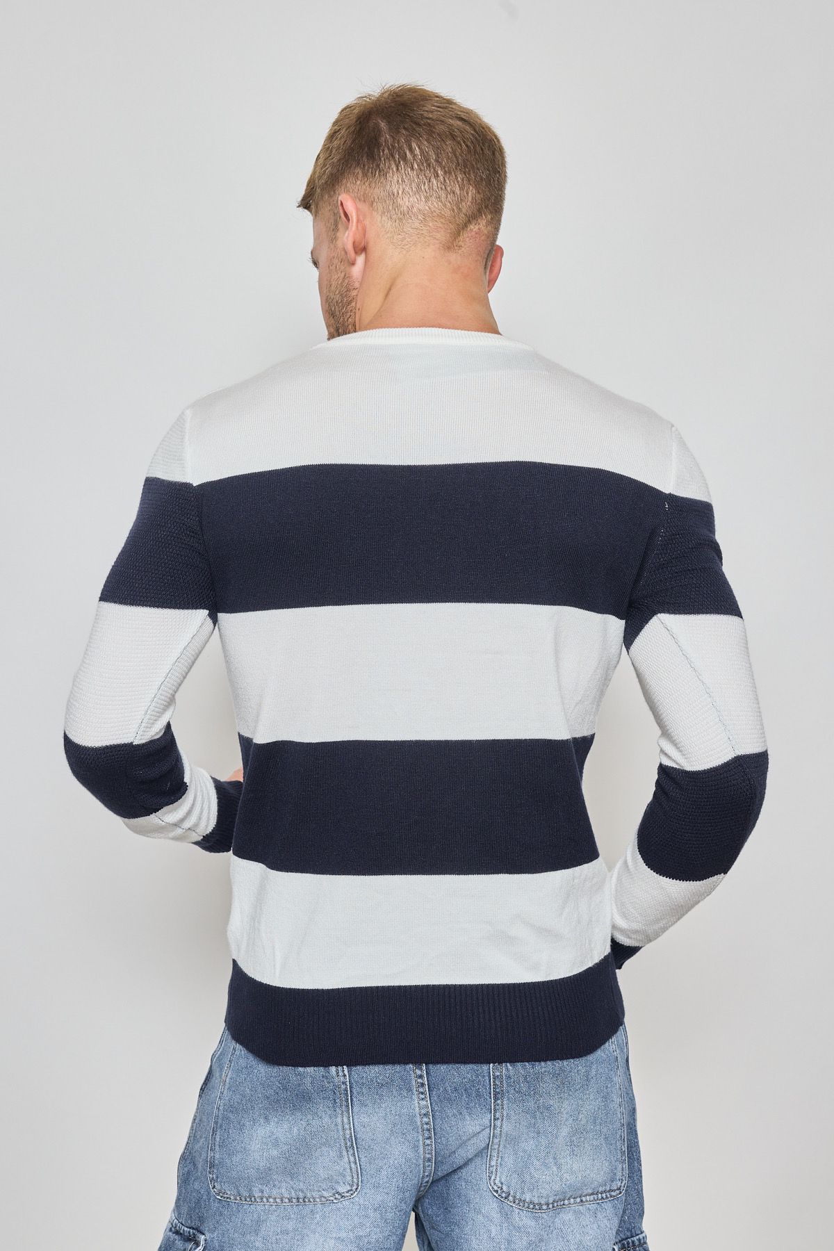 Pull à rayures marine – Image 2