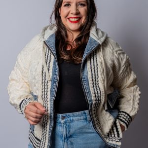 Veste gilet maille épaisse torsadée et jean