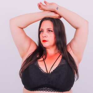 Brassière harnais en dentelle noire