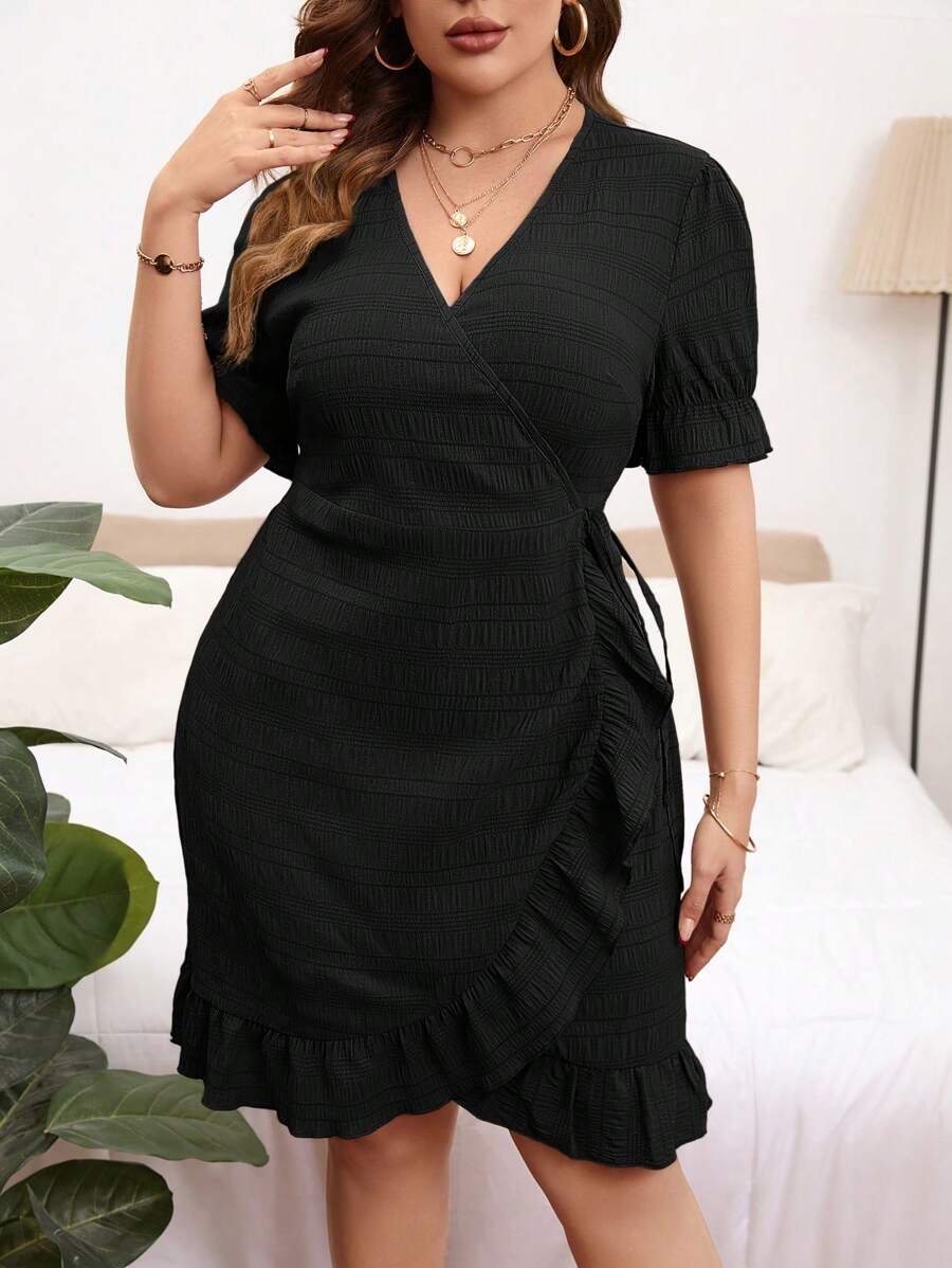 SHEIN GRANDE TAILLE (46/48) Robe portefeuille rayée à volants avec manches bouffantes et nœud latéral